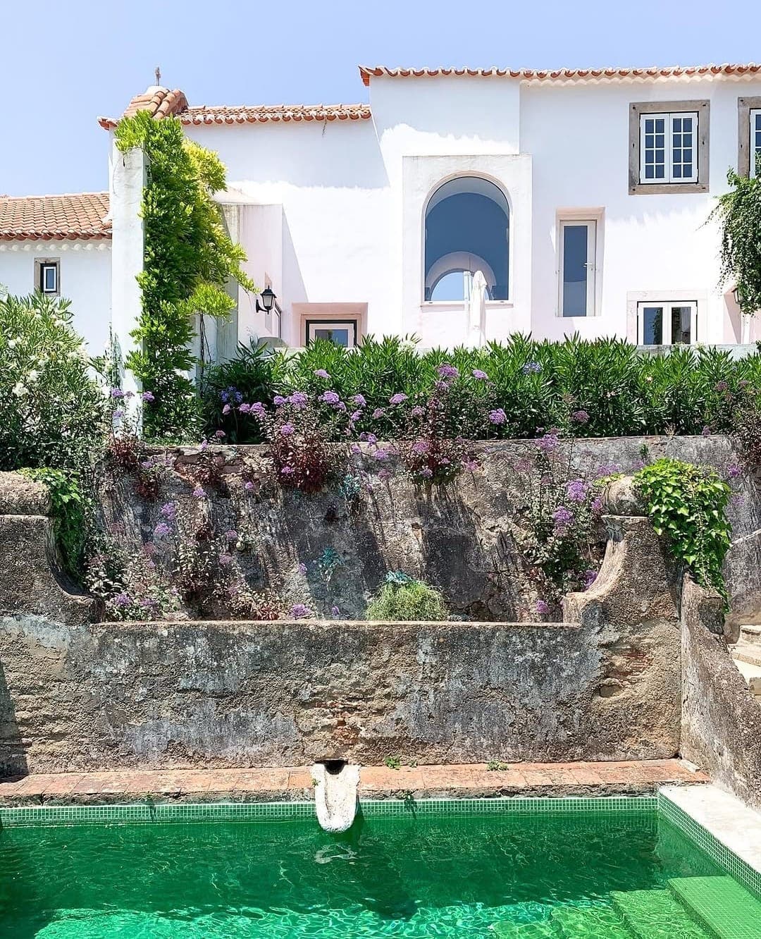 Quinta do Medronho — jardim e piscina